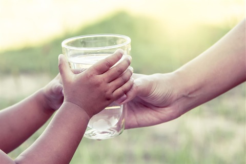 Hands_holding_water_glass (1).jpg