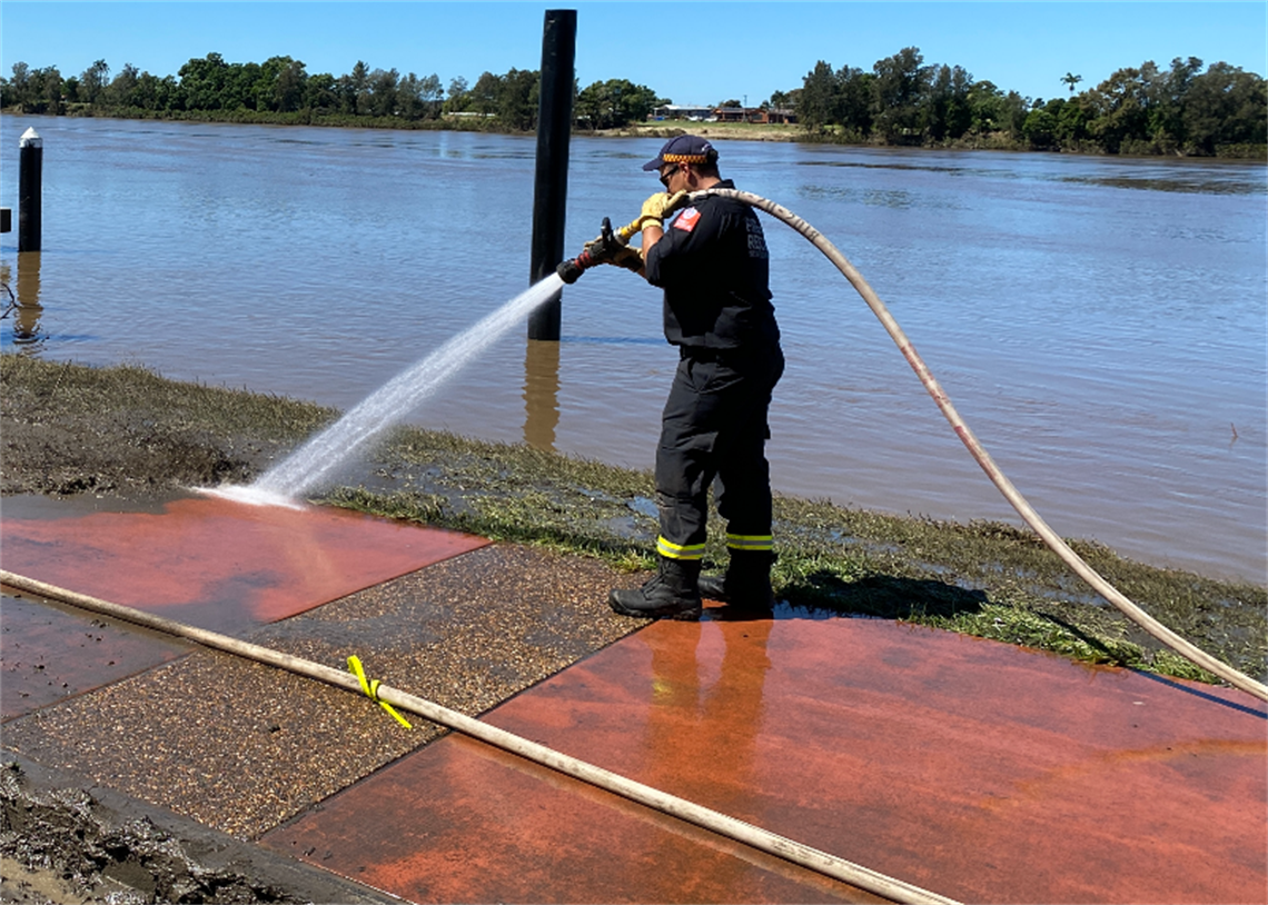 floodcleanupweb.JPG.png